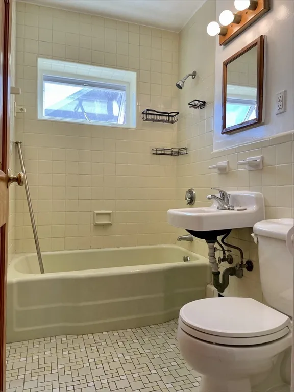 2 bed, 1 bath apartment for rent at 76 Euston Rd Unit 8, Brighton — photo 9 of 14