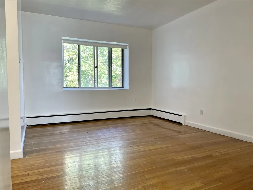 2 bed, 1 bath apartment for rent at 76 Euston Rd Unit 8, Brighton — photo 5 of 14
