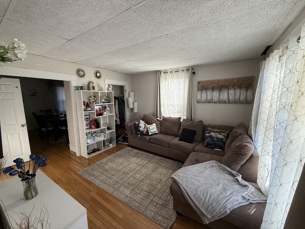 3 bed, 1 bath apartment for rent at 76 Fowle St Unit 1, Woburn — photo 2 of 23