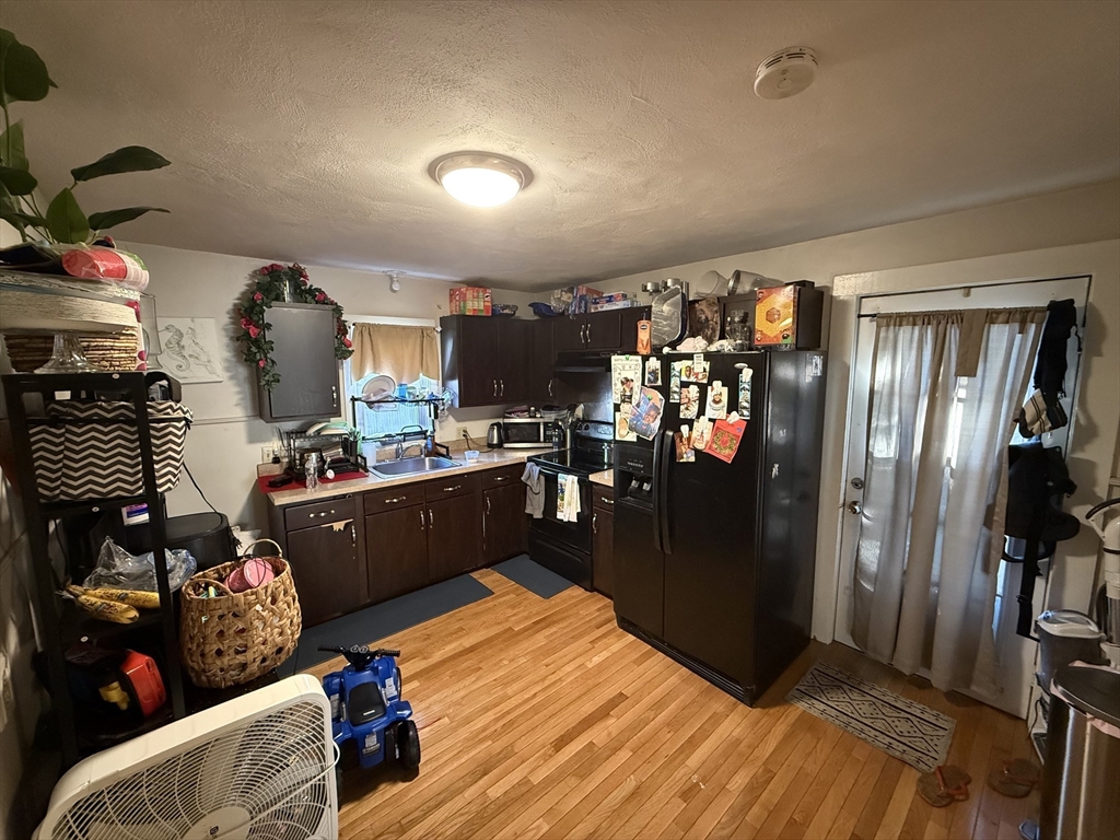 3 bed, 1 bath apartment for rent at 76 Fowle St Unit 1, Woburn — photo 8 of 23