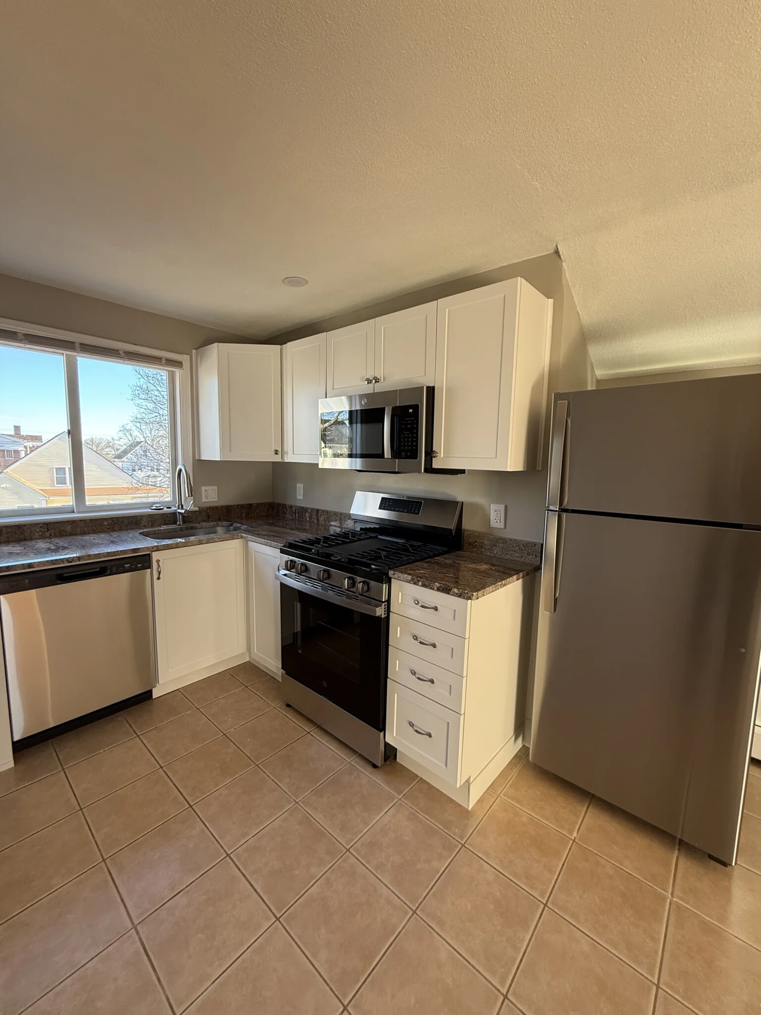 2 bed, 1 bath apartment for rent at 76 Fremont St Unit 3, Winthrop — photo 3 of 7