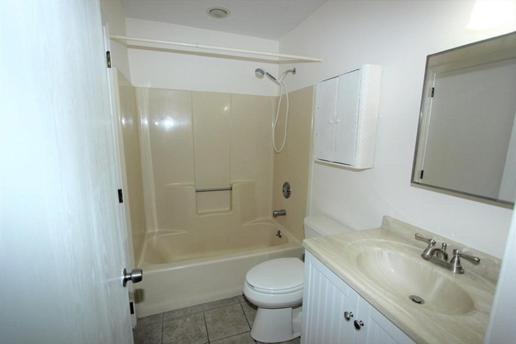 2 bed, 1 bath apartment for rent at 76 Highwood Dr Unit 1, Franklin — photo 13 of 19