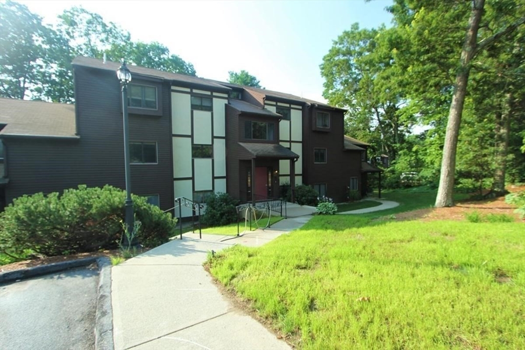 2 bed, 1 bath apartment for rent at 76 Highwood Dr Unit 1, Franklin — photo 1 of 19