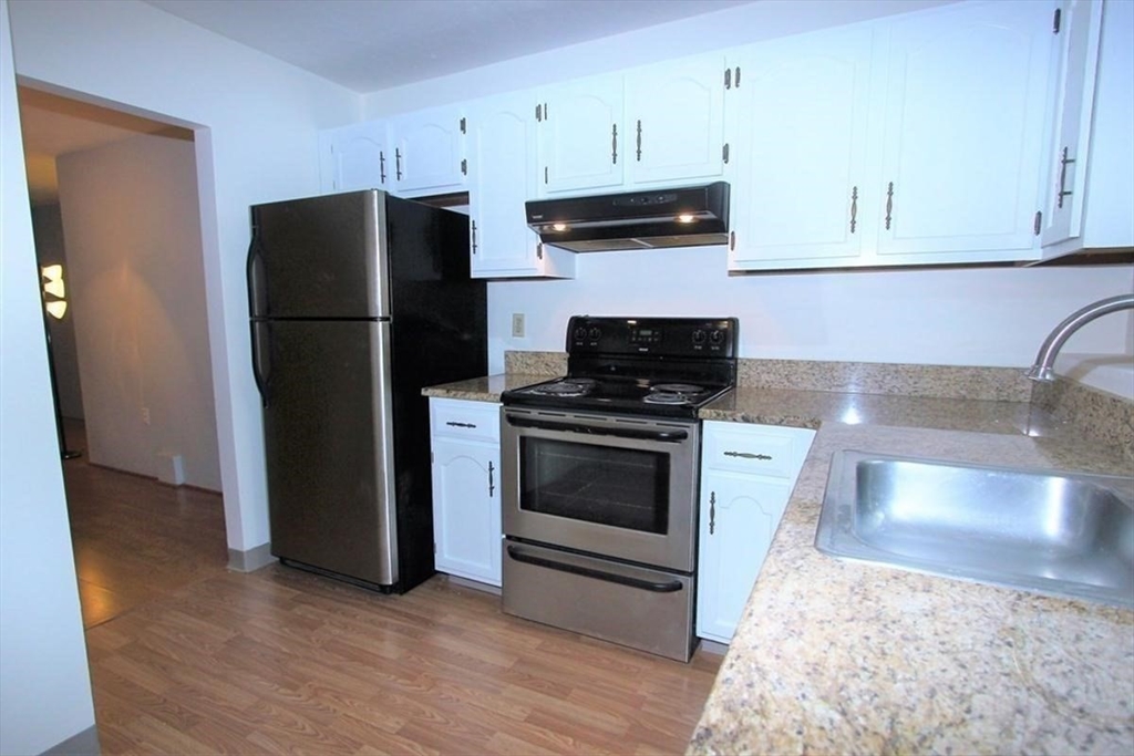 2 bed, 1 bath apartment for rent at 76 Highwood Dr Unit 1, Franklin — photo 4 of 19