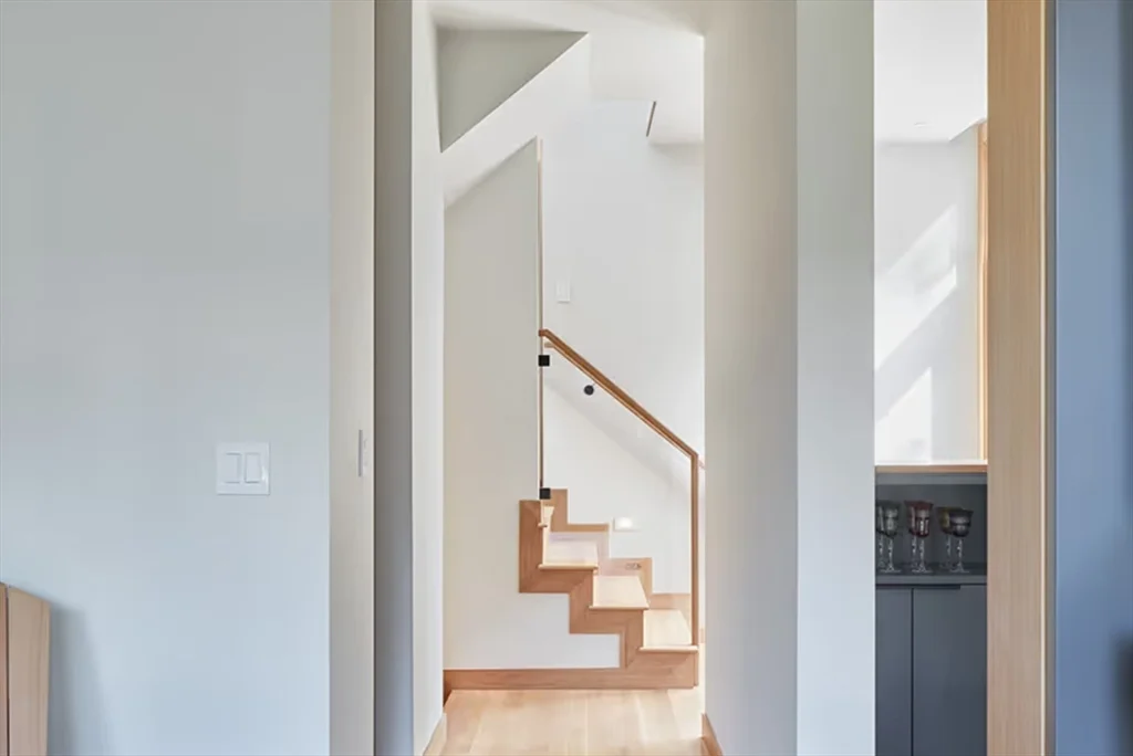 4 bed, 3 bath apartment for rent at 76 Holworthy St, Strawberry Hill — photo 11 of 19