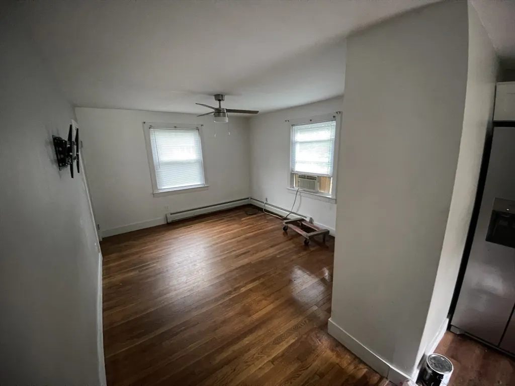 2 bed, 1 bath apartment for rent at 76 Houlton Unit 1, Swansea — photo 4 of 11