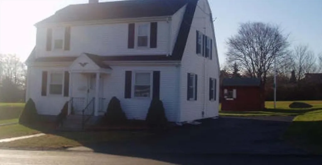 2 bed, 1 bath apartment for rent at 76 Houlton Unit 1, Swansea — photo 10 of 11