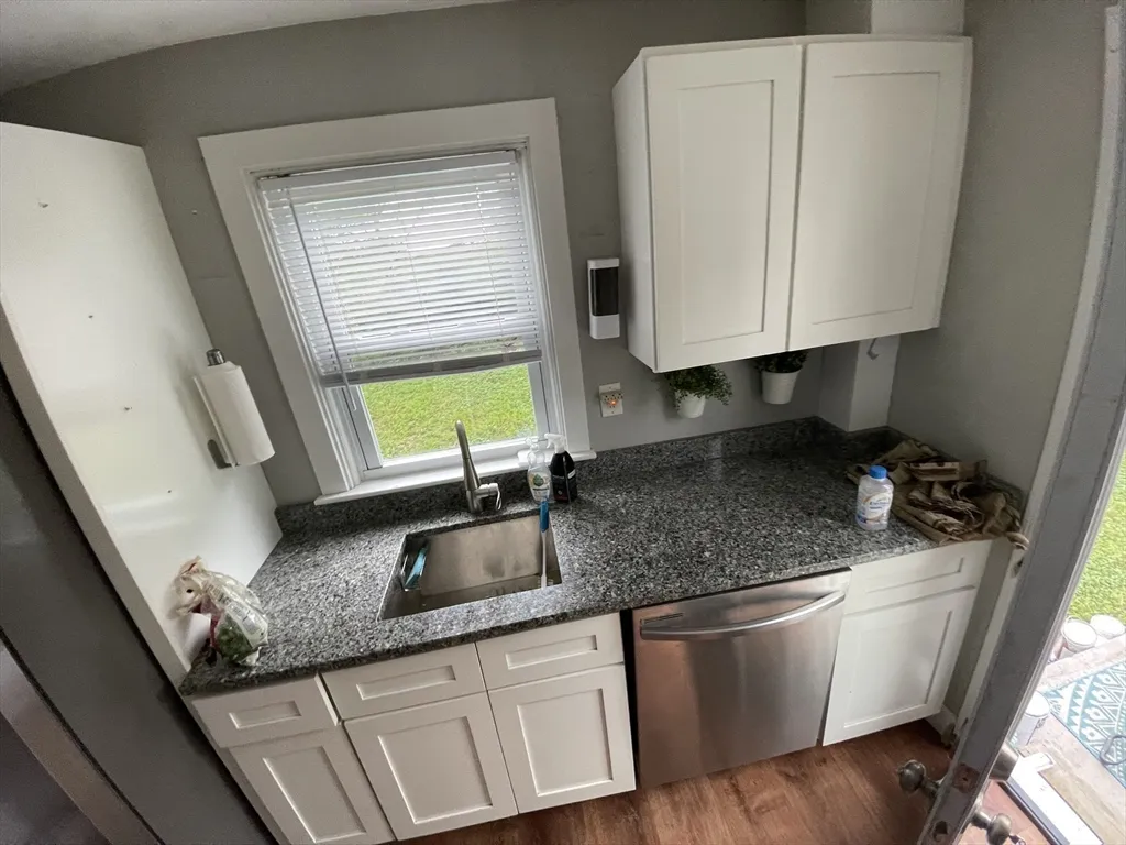 2 bed, 1 bath apartment for rent at 76 Houlton Unit 1, Swansea — photo 2 of 11