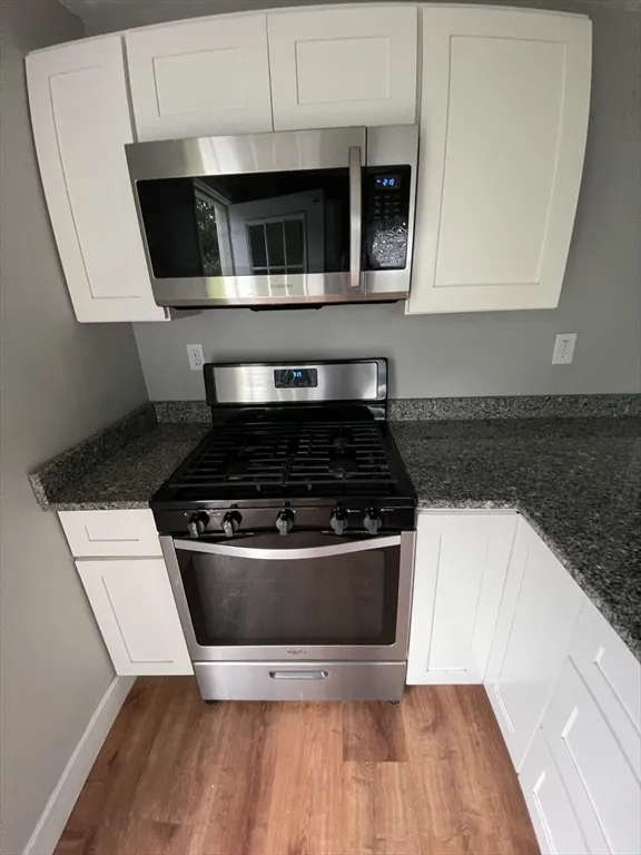 2 bed, 1 bath apartment for rent at 76 Houlton Unit 1, Swansea — photo 3 of 11