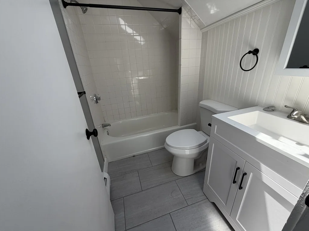 2 bed, 1 bath apartment for rent at 76 Lowell St Unit A, Peabody — photo 6 of 10