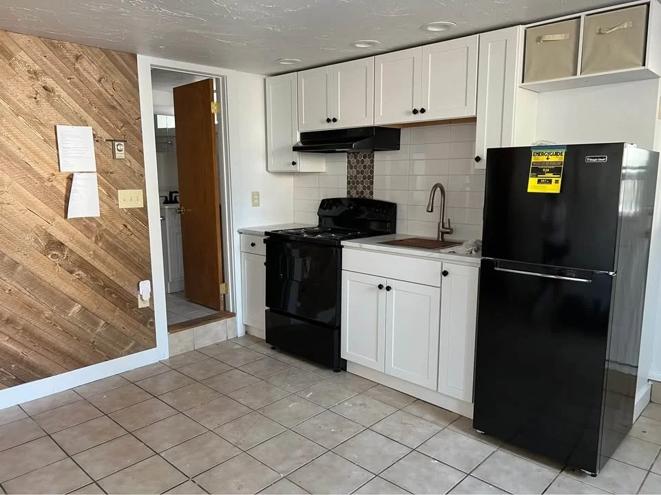Studio bed, 1 bath apartment for rent at 76 Lowell St Unit B, Peabody — photo 5 of 6