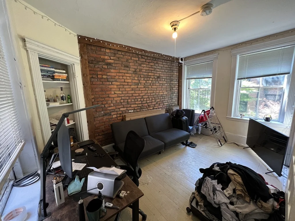 Studio bed, 1 bath apartment for rent at 76 Myrtle St Unit 2, Beacon Hill — photo 1 of 12