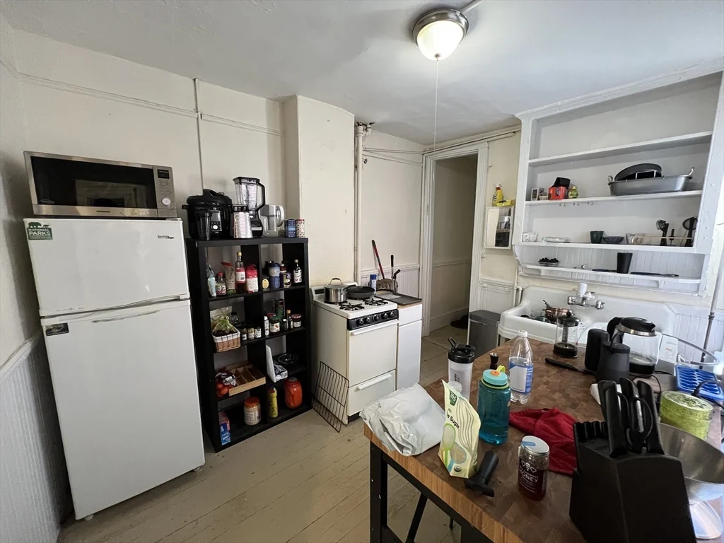 Studio bed, 1 bath apartment for rent at 76 Myrtle St Unit 2, Beacon Hill — photo 3 of 12