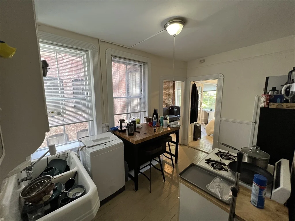 Studio bed, 1 bath apartment for rent at 76 Myrtle St Unit 2, Beacon Hill — photo 5 of 12