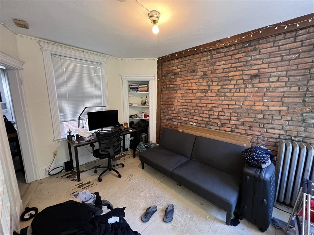 Studio bed, 1 bath apartment for rent at 76 Myrtle St Unit 2, Beacon Hill — photo 2 of 12