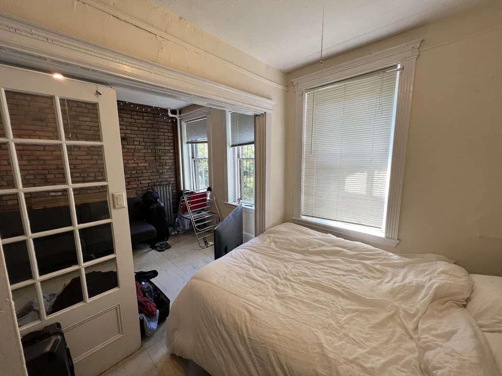 Studio bed, 1 bath apartment for rent at 76 Myrtle St Unit 2, Beacon Hill — photo 6 of 12