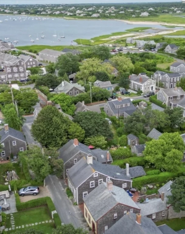 4 bed, 3 bath apartment for rent at 76 Orange St, Nantucket (vil) — photo 34 of 34