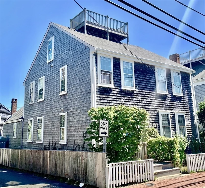 4 bed, 3 bath apartment for rent at 76 Orange St, Nantucket (vil) — photo 2 of 34