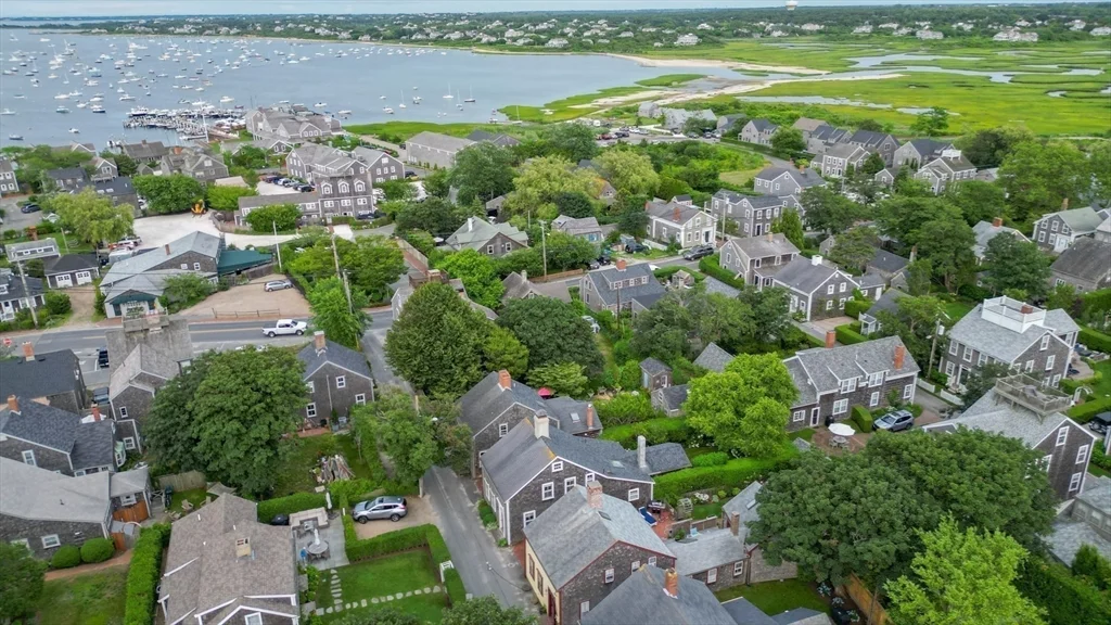 4 bed, 3 bath apartment for rent at 76 Orange St, Nantucket (vil) — photo 4 of 34