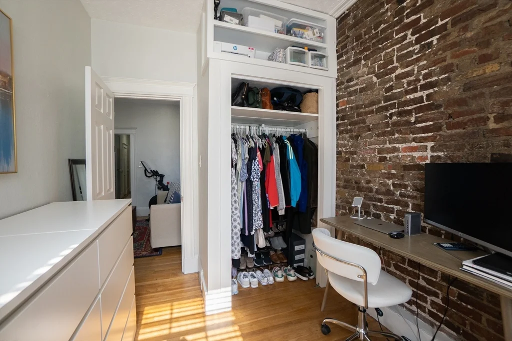 2 bed, 1 bath apartment for rent at 76 Phillips St Unit 8, Beacon Hill — photo 9 of 10