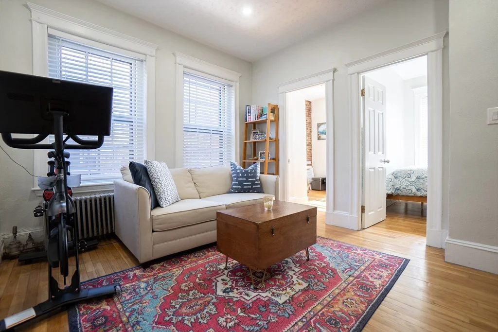 2 bed, 1 bath apartment for rent at 76 Phillips St Unit 8, Beacon Hill — photo 3 of 10