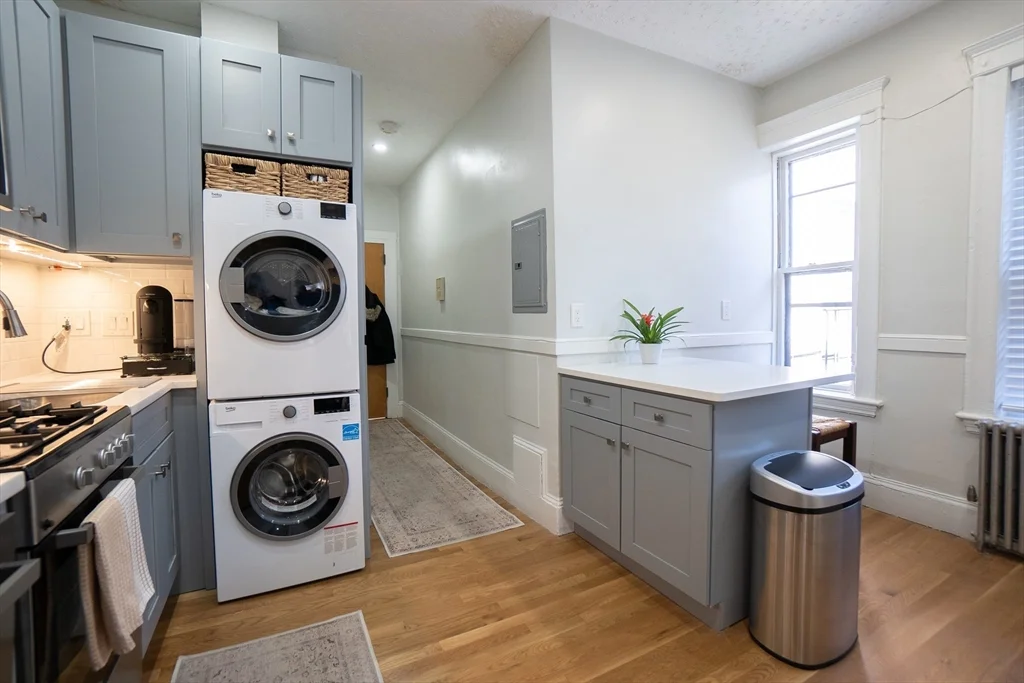 2 bed, 1 bath apartment for rent at 76 Phillips St Unit 8, Beacon Hill — photo 2 of 10