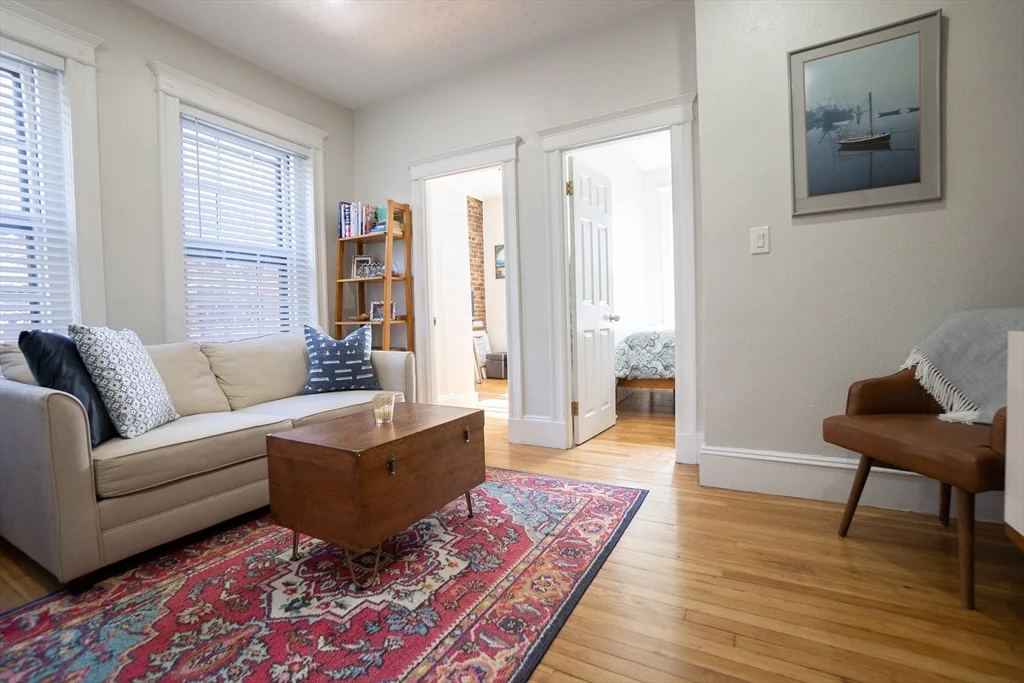 2 bed, 1 bath apartment for rent at 76 Phillips St Unit 8, Beacon Hill — photo 4 of 10