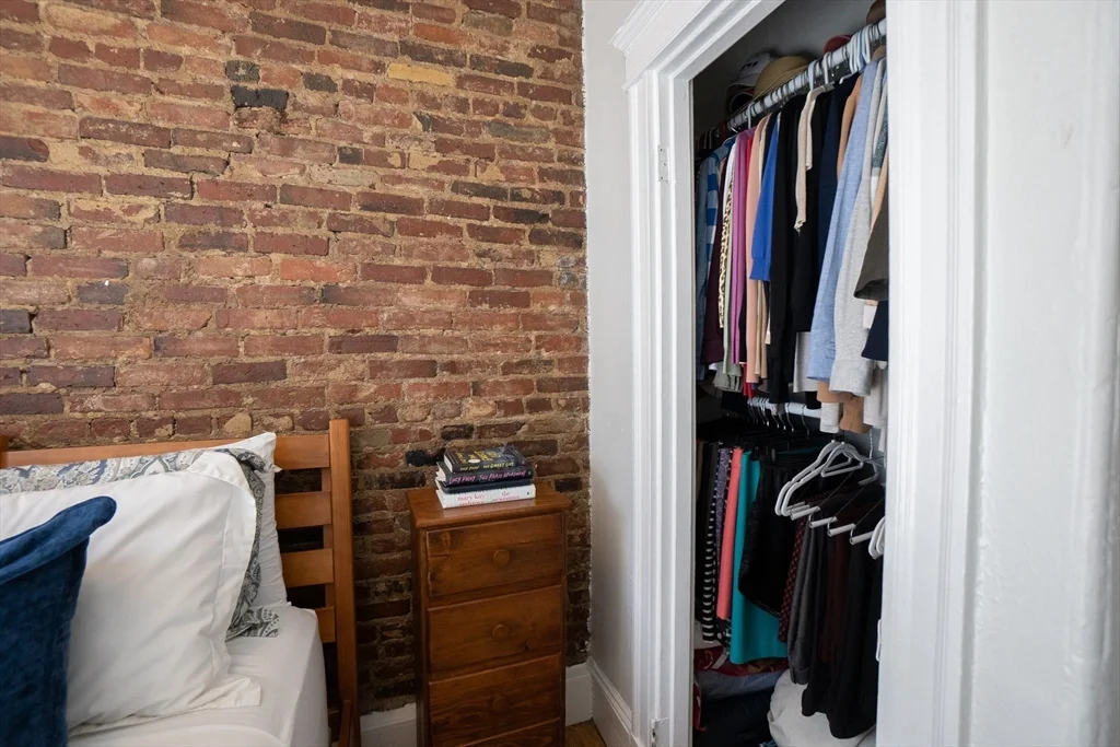 2 bed, 1 bath apartment for rent at 76 Phillips St Unit 8, Beacon Hill — photo 7 of 10