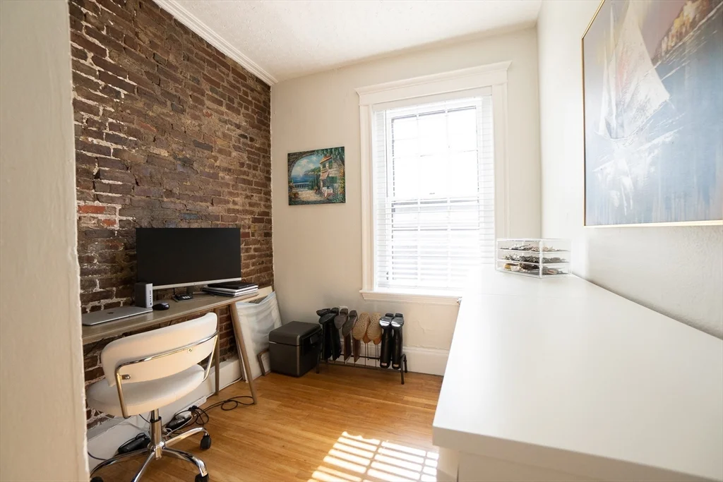 2 bed, 1 bath apartment for rent at 76 Phillips St Unit 8, Beacon Hill — photo 8 of 10