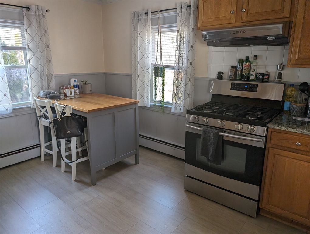 3 bed, 1 bath apartment for rent at 76 Phipps St Unit 1, Quincy — photo 9 of 10