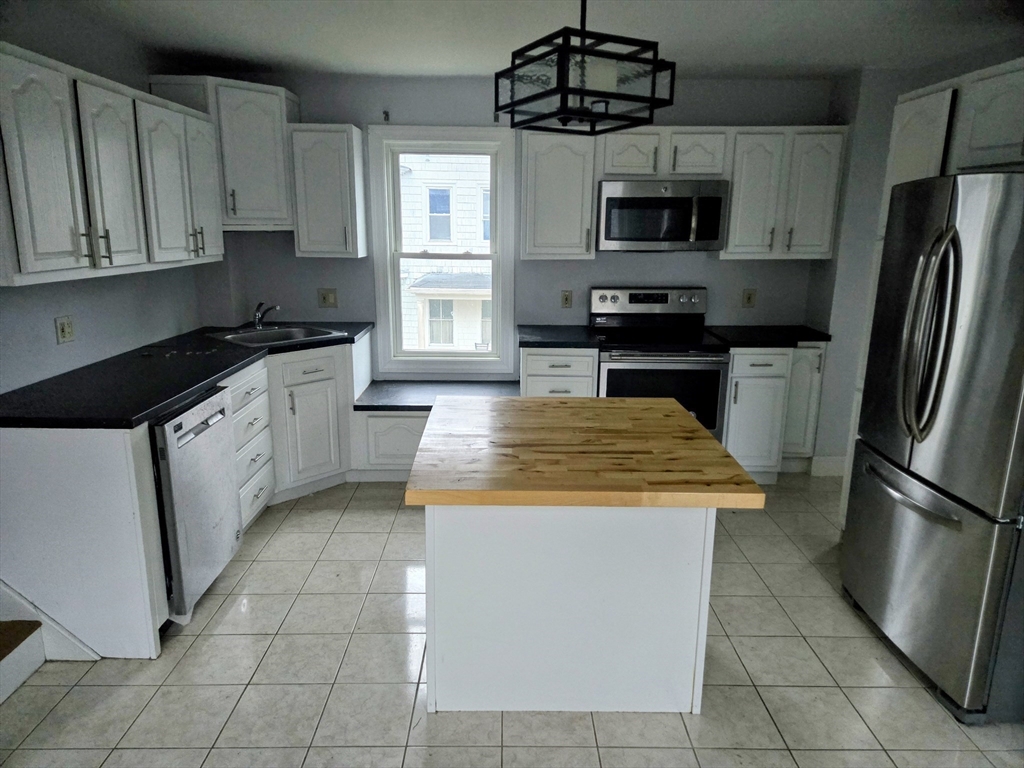 1 bed, 1 bath apartment for rent at 76 Plain Unit 2, Taunton — photo 2 of 16