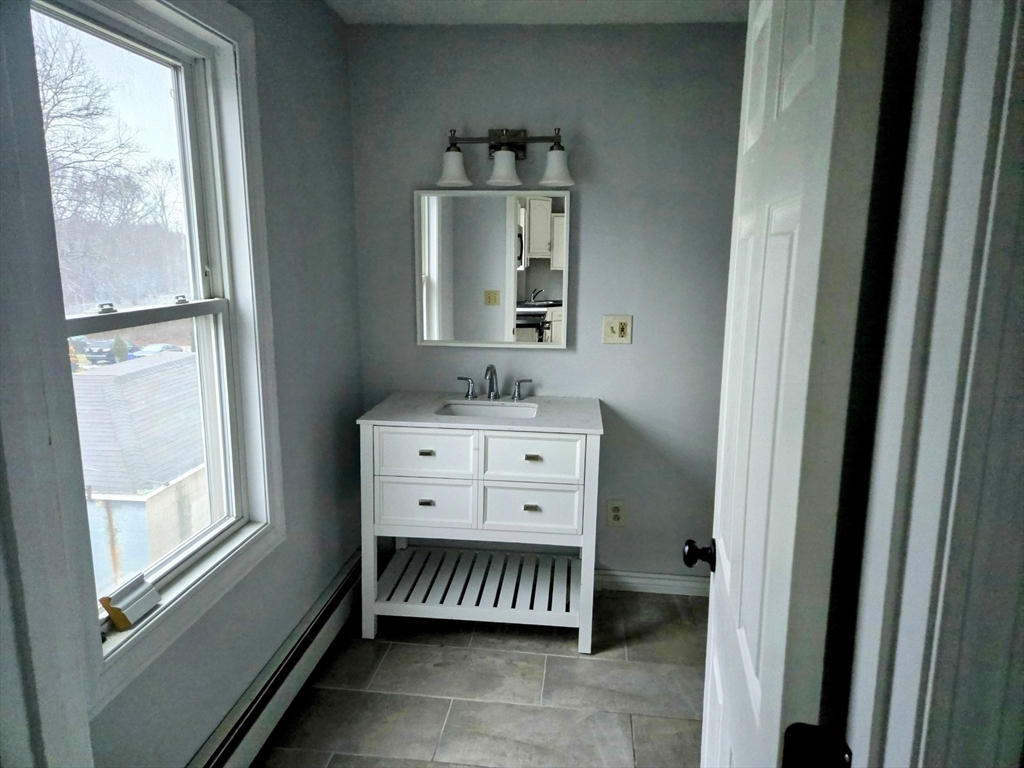 1 bed, 1 bath apartment for rent at 76 Plain Unit 2, Taunton — photo 4 of 16