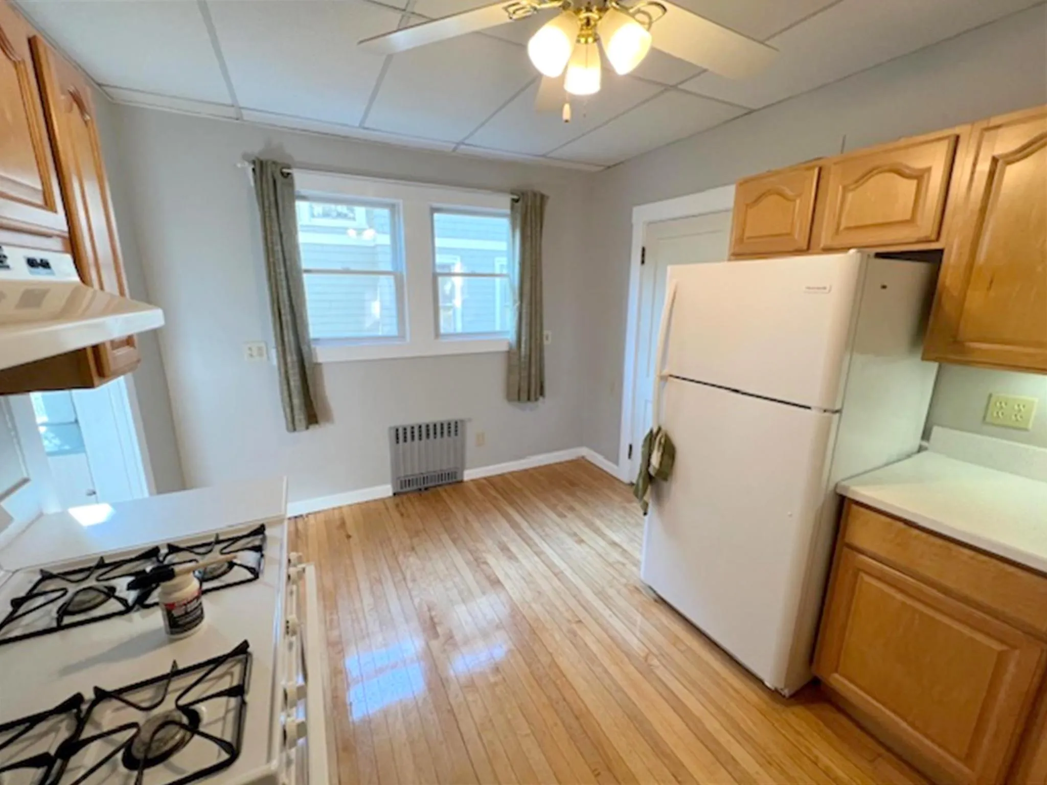 2.5 bed, 1 bath apartment for rent at 76 Powderhouse Blvd Unit 1, Tufts — photo 3 of 24