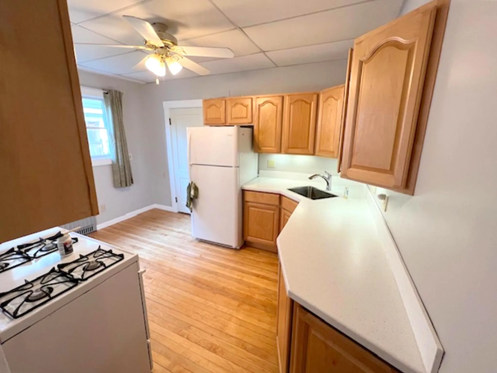 2.5 bed, 1 bath apartment for rent at 76 Powderhouse Blvd Unit 1, Tufts — photo 2 of 24