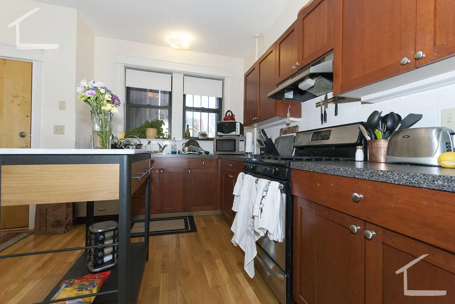 4 bed, 2 bath apartment for rent at 76 Quint Ave Unit 1, Allston — photo 3 of 10