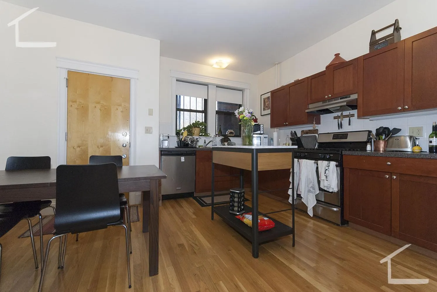 4 bed, 2 bath apartment for rent at 76 Quint Ave Unit 1, Allston — photo 2 of 10