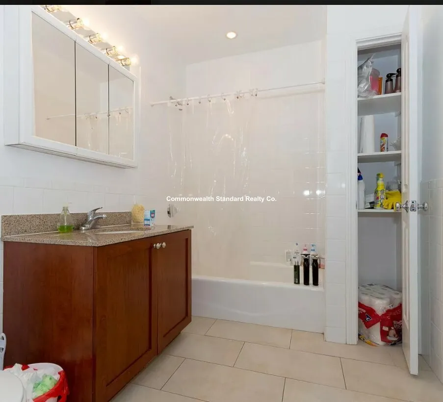 4 bed, 2 bath apartment for rent at 76 Quint Ave Unit 10, Allston — photo 3 of 50
