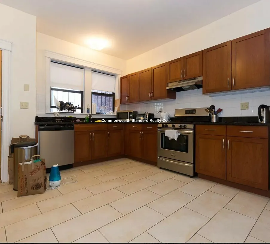 4 bed, 2 bath apartment for rent at 76 Quint Ave Unit 10, Allston — photo 7 of 50