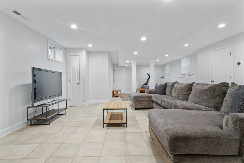5 bed, 4+ bath apartment for rent at 76 Rockaway, Marblehead — photo 27 of 35