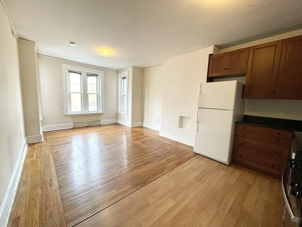 3 bed, 1 bath apartment for rent at 76 Saint Stephen Unit 3, Fenway — photo 4 of 6