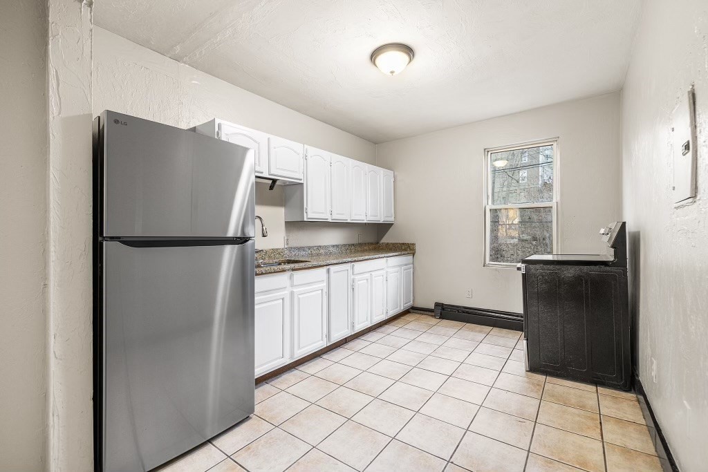 2 bed, 1 bath apartment for rent at 76 Sherman Unit 2, Gardner — photo 2 of 15