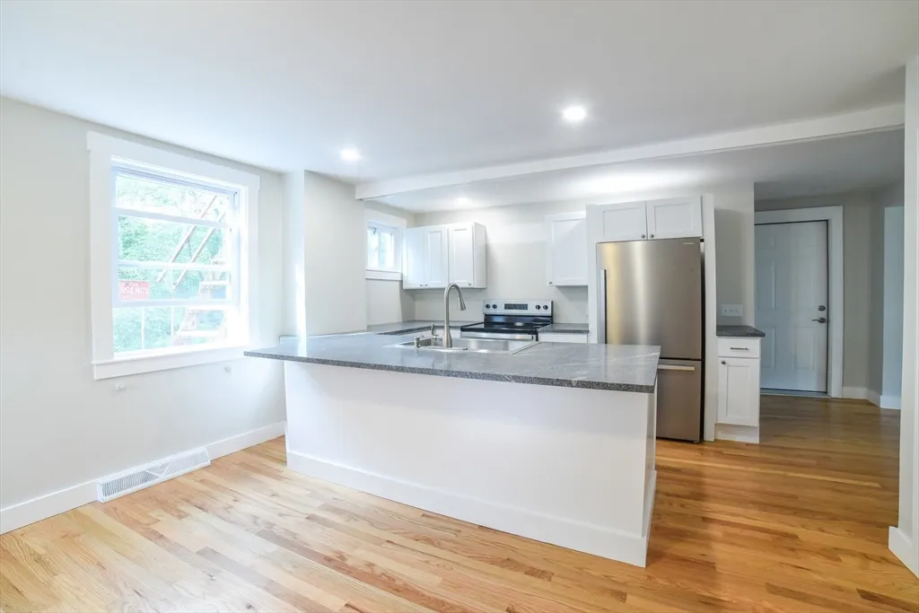 3 bed, 1 bath apartment for rent at 76 Slades Corner Unit 2, Dartmouth — photo 2 of 8