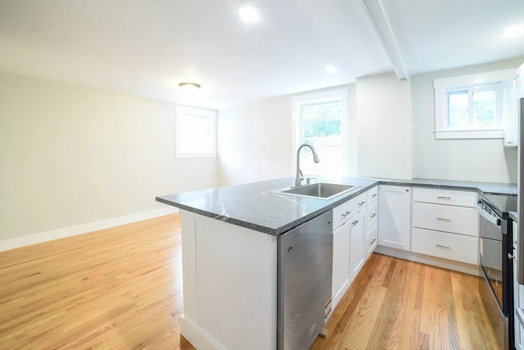 3 bed, 1 bath apartment for rent at 76 Slades Corner Unit 2, Dartmouth — photo 3 of 8