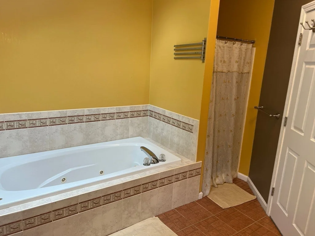 4 bed, 3 bath apartment for rent at 76 Stagecoach Rd, East Holliston — photo 14 of 37