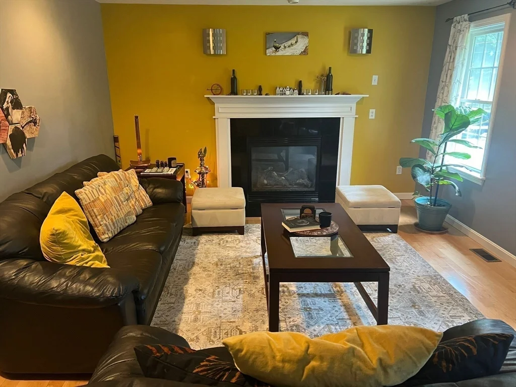 4 bed, 3 bath apartment for rent at 76 Stagecoach Rd, East Holliston — photo 3 of 37