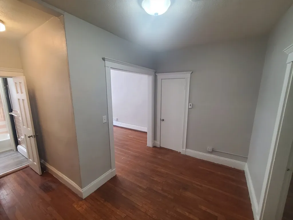 1 bed, 1 bath apartment for rent at 76 Walnut Park Unit 1, Roxbury — photo 10 of 12