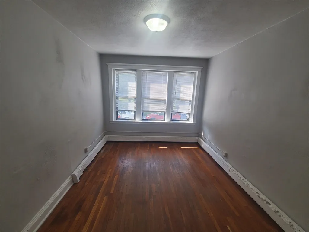 1 bed, 1 bath apartment for rent at 76 Walnut Park Unit 1, Roxbury — photo 4 of 12