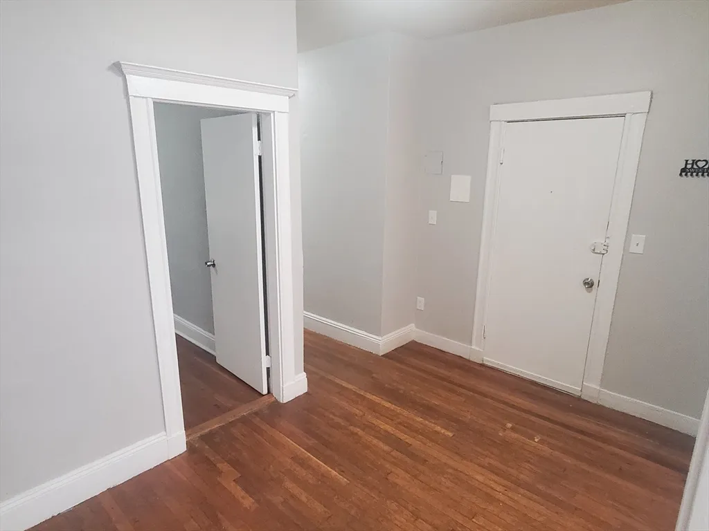 1 bed, 1 bath apartment for rent at 76 Walnut Park Unit 1, Roxbury — photo 6 of 12
