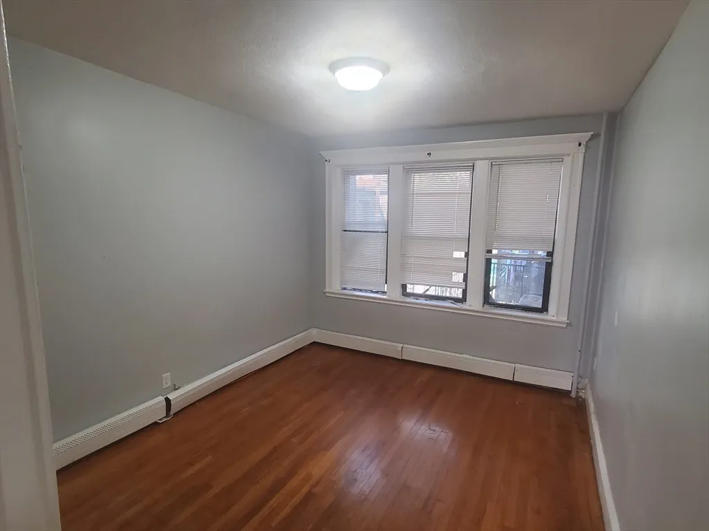 1 bed, 1 bath apartment for rent at 76 Walnut Park Unit 4, Roxbury — photo 7 of 9