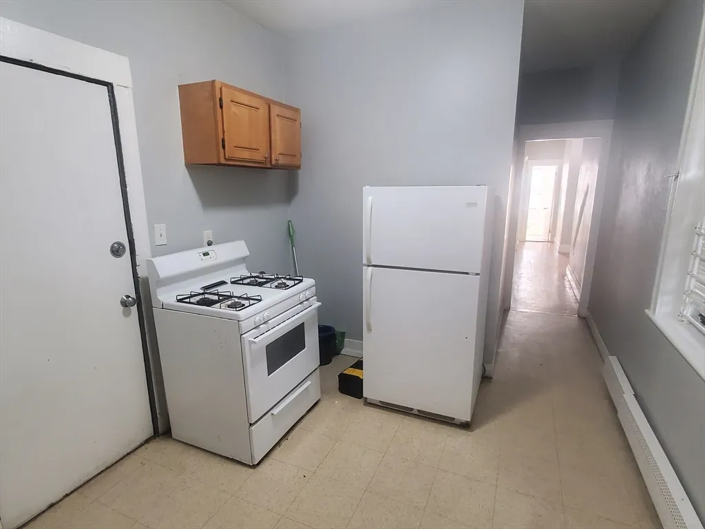 1 bed, 1 bath apartment for rent at 76 Walnut Park Unit 4, Roxbury — photo 2 of 9